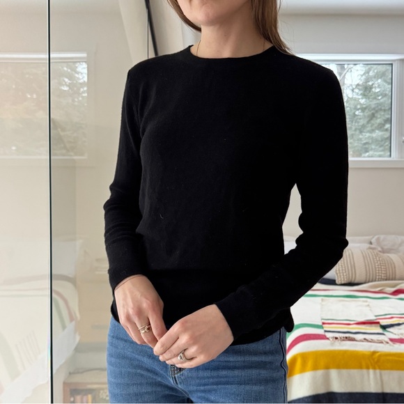 Massimo dutti 100% wool Long Sleeve Sweater fitted , fits small to large - Picture 6 of 12